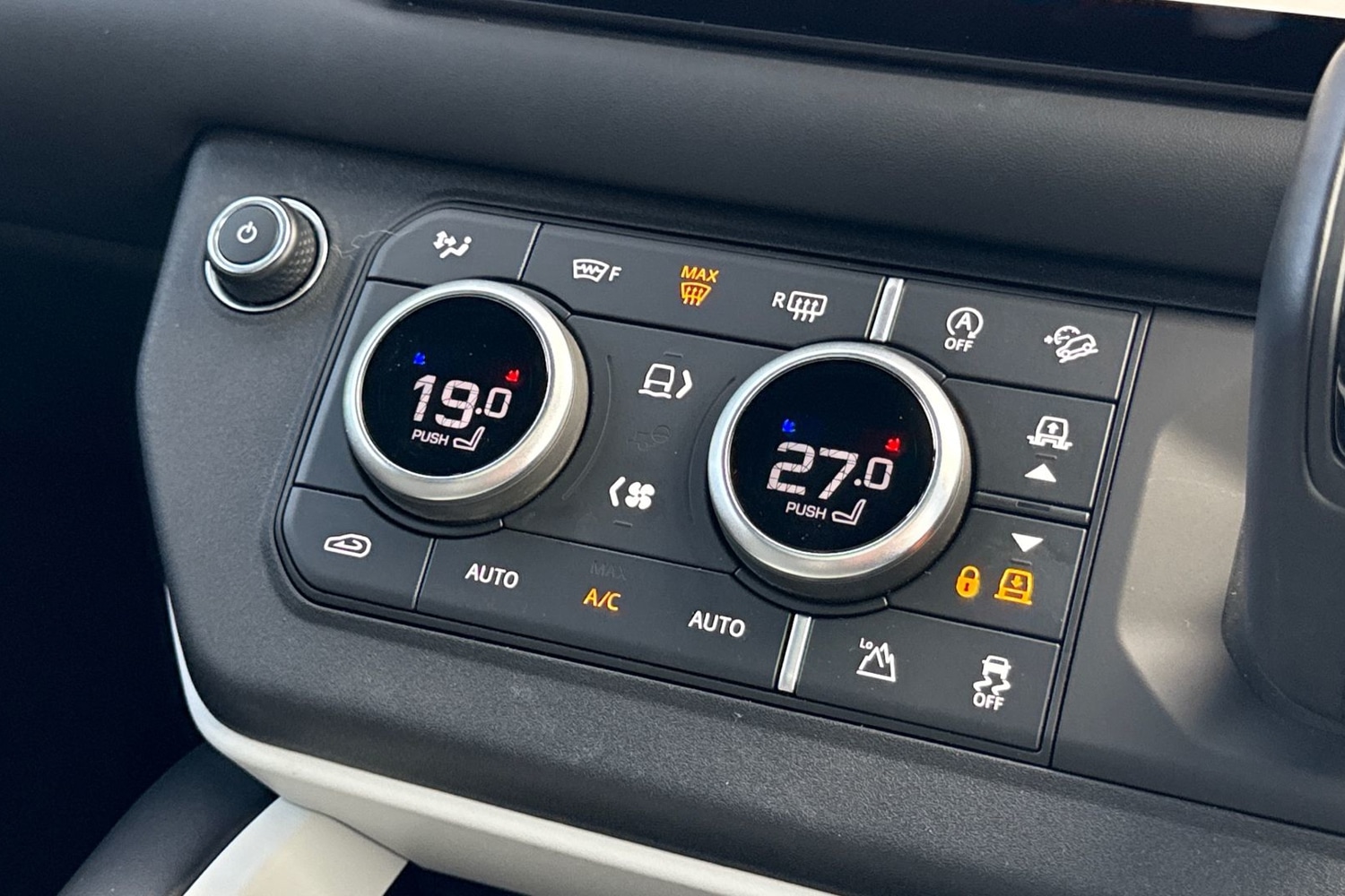 Used Land Rover Defender 2024 for sale - 76718464: Photo 23