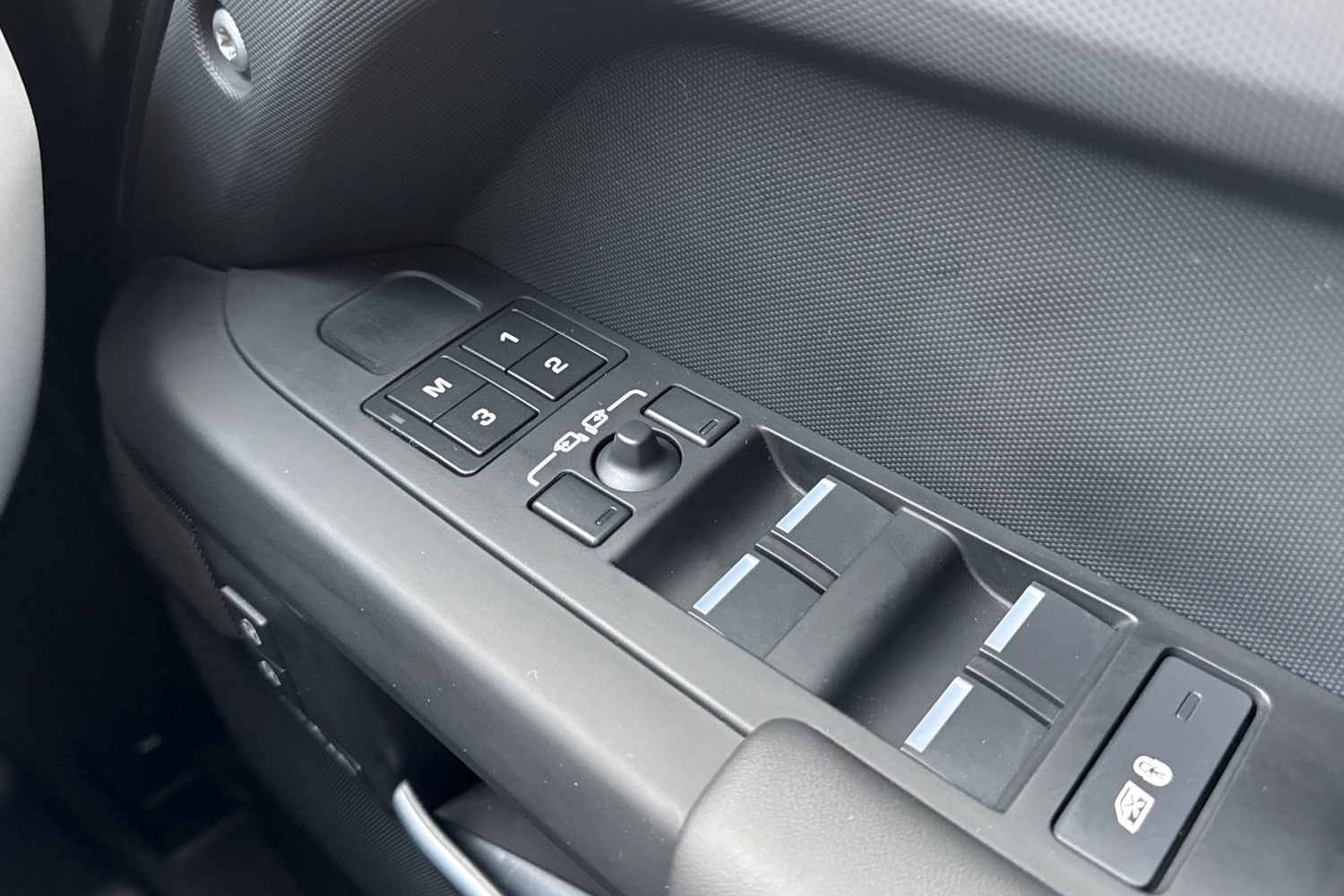 Used Land Rover Defender 2024 for sale - 76718464: Photo 26