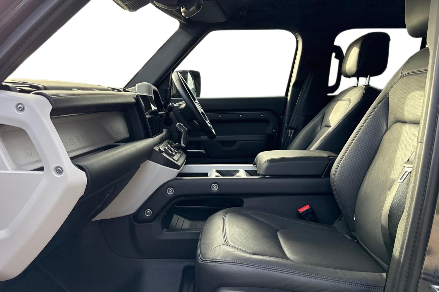 Used Land Rover Defender 2024 for sale - 76718464: Photo 3