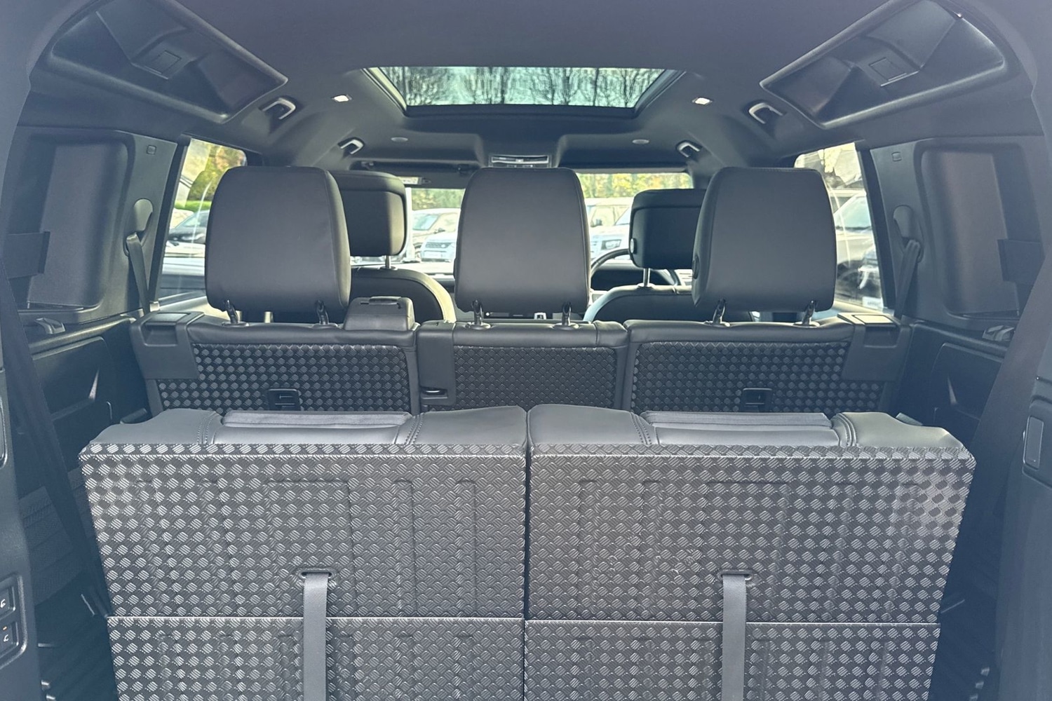 Used Land Rover Defender 2024 for sale - 76718464: Photo 31