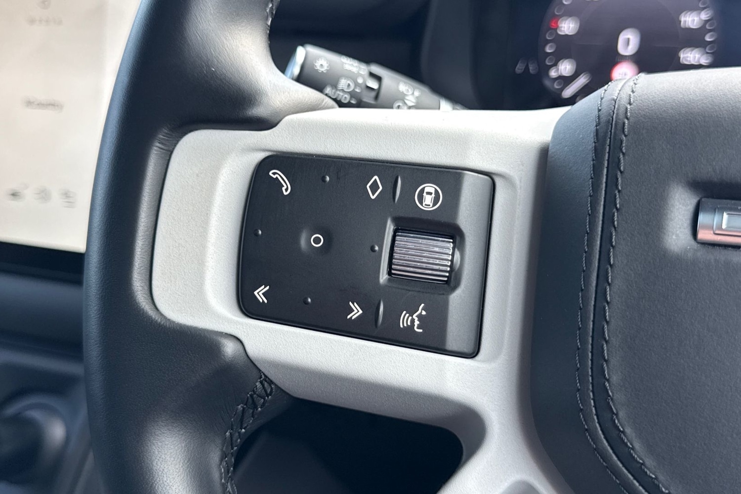 Used Land Rover Defender 2024 for sale - 76718464: Photo 34