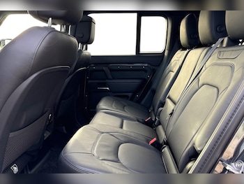 Used Land Rover Defender 2024 for sale - 76718464: Photo