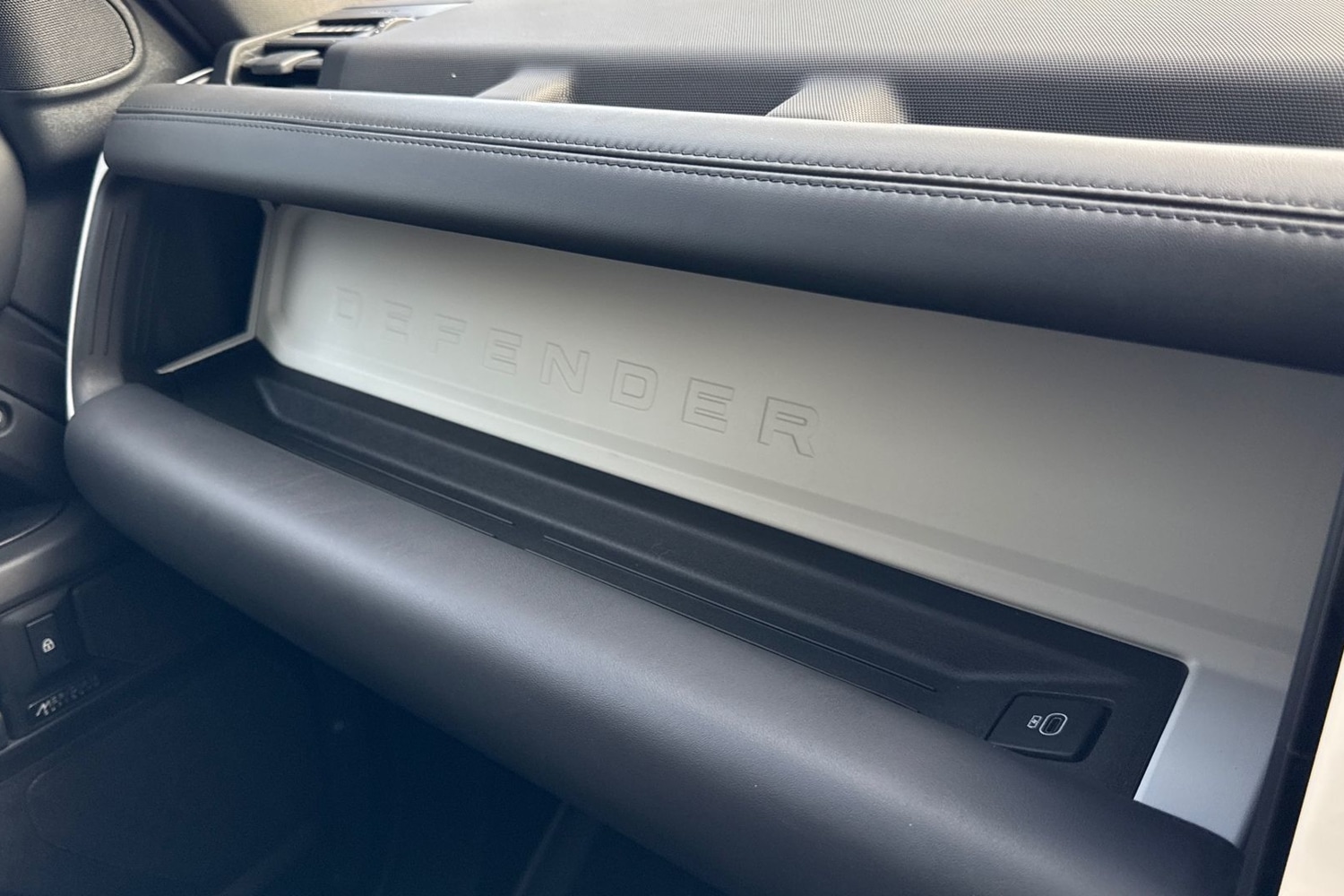 Used Land Rover Defender 2024 for sale - 76718464: Photo 50