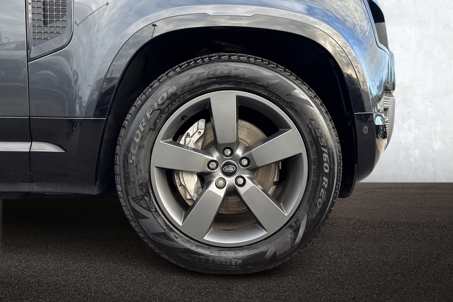 Used Land Rover Defender 2024 for sale - 76718464: Photo 9