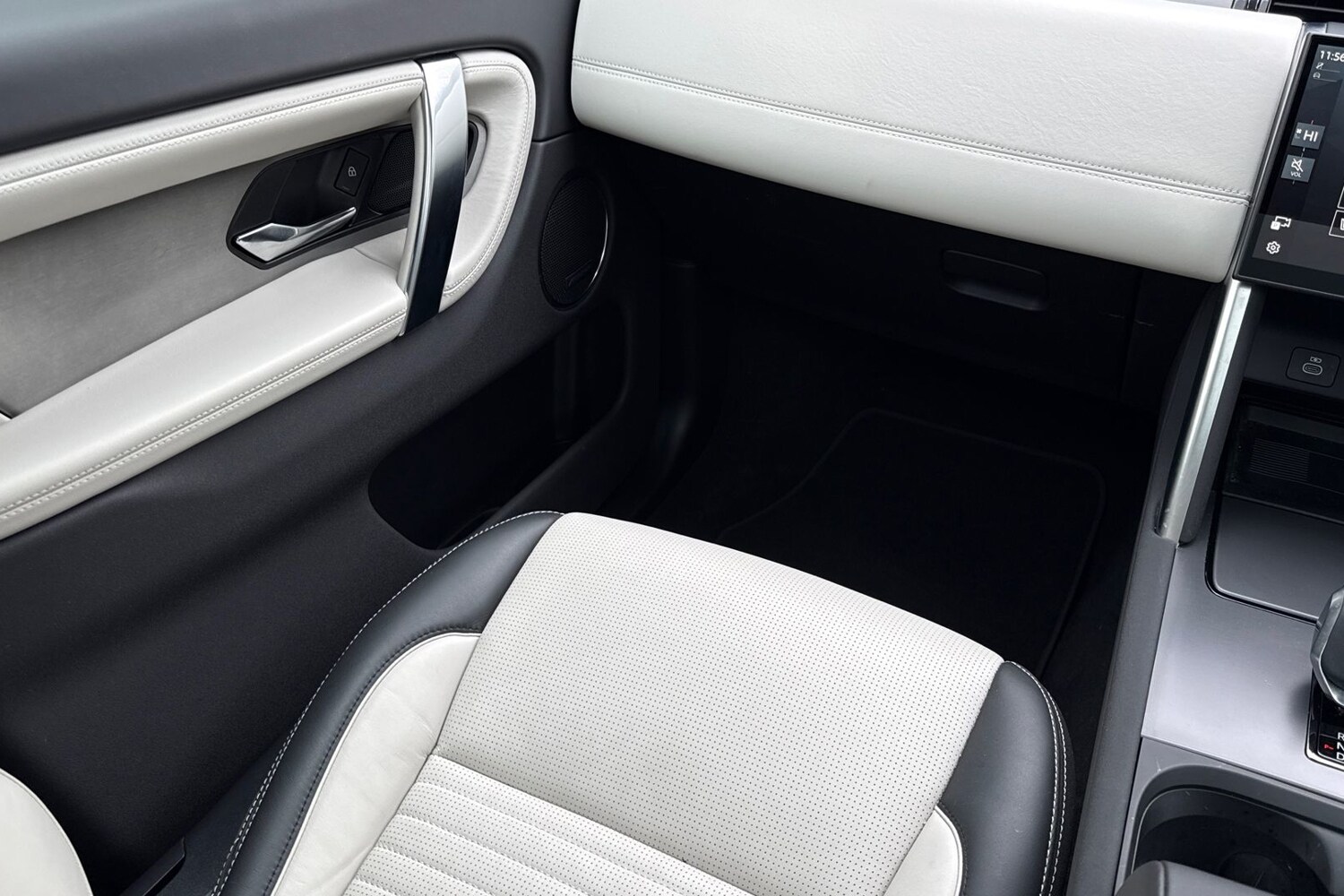 Used Land Rover Discovery Sport 2024 for sale - 77368331: Photo 45