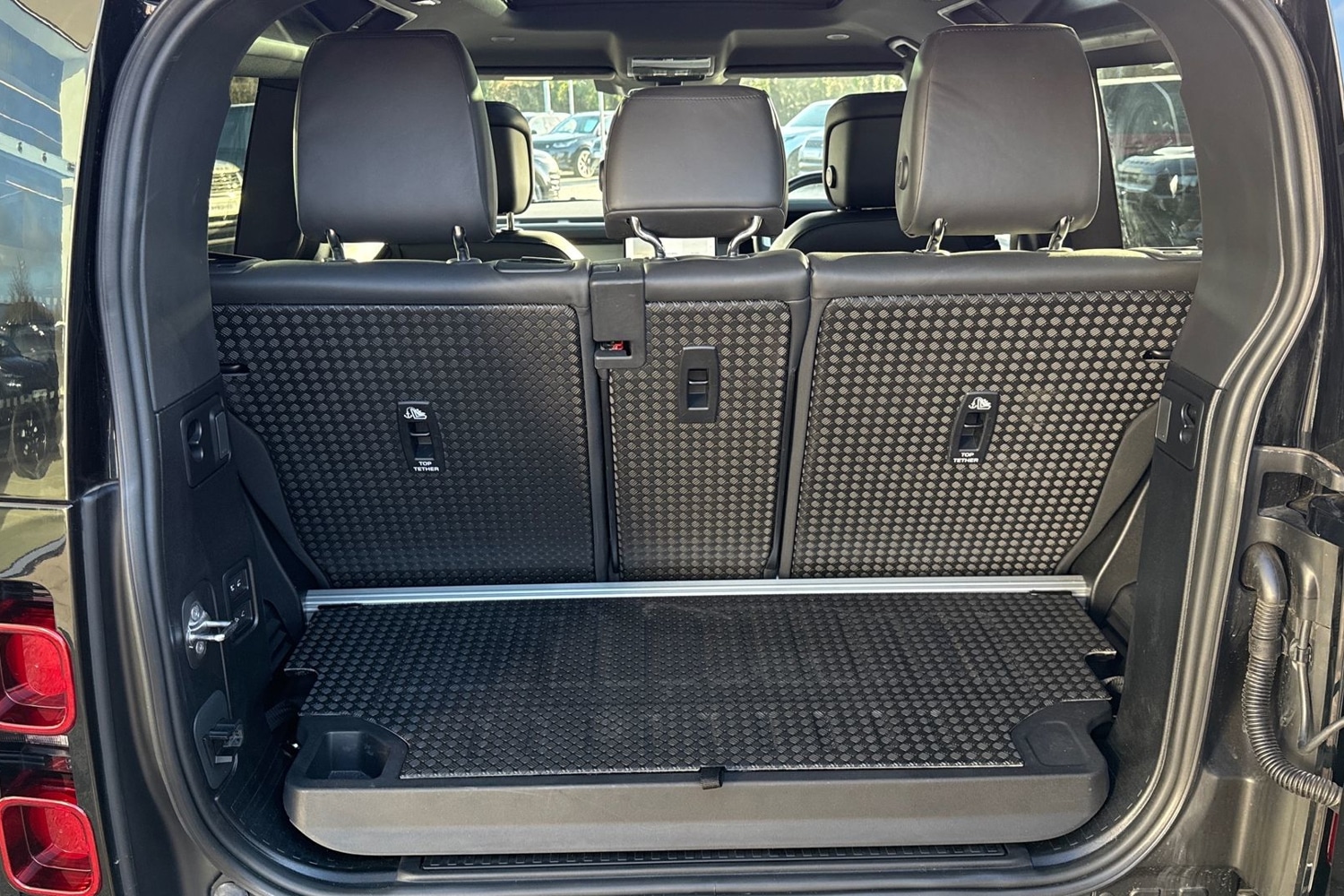 Used Land Rover Defender 2024 for sale - 76896084: Photo 11