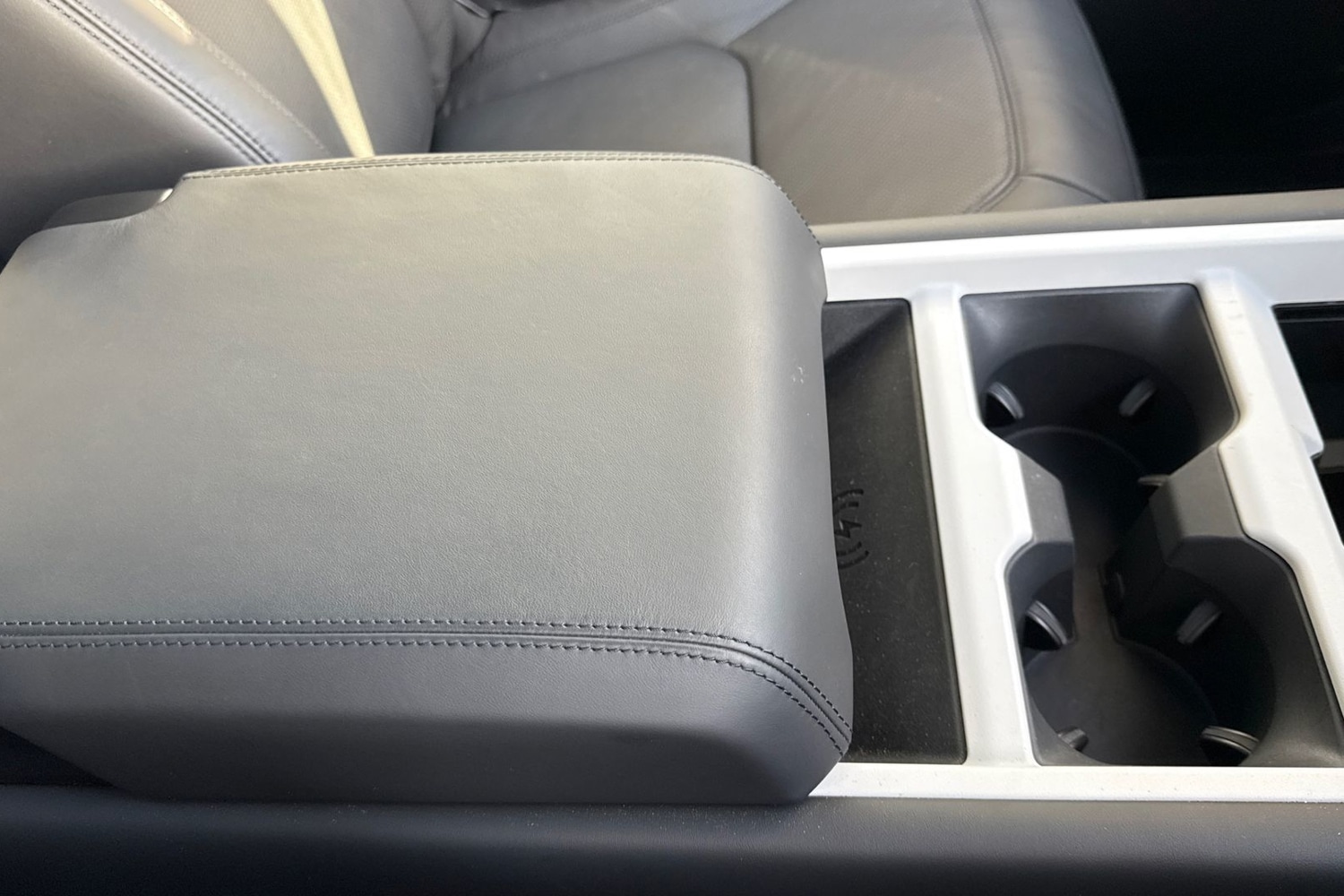 Used Land Rover Defender 2024 for sale - 76896084: Photo 50