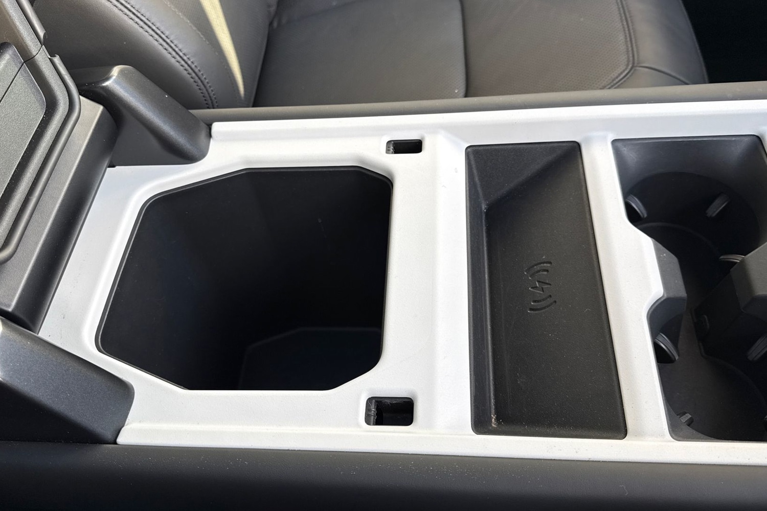 Used Land Rover Defender 2024 for sale - 76896084: Photo 51