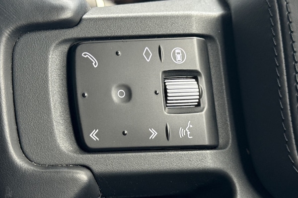 Used Land Rover Defender 110 2024 for sale - 76065305: Photo 32