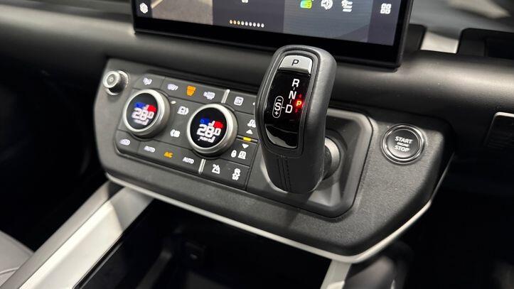 Used Land Rover Defender 2024 for sale - 77399683: Photo 13