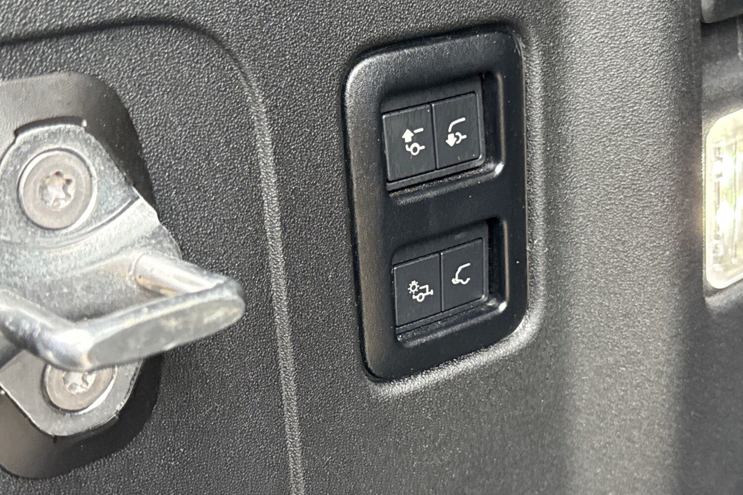 Used Land Rover Defender 110 2024 for sale - 77399683: Photo 28