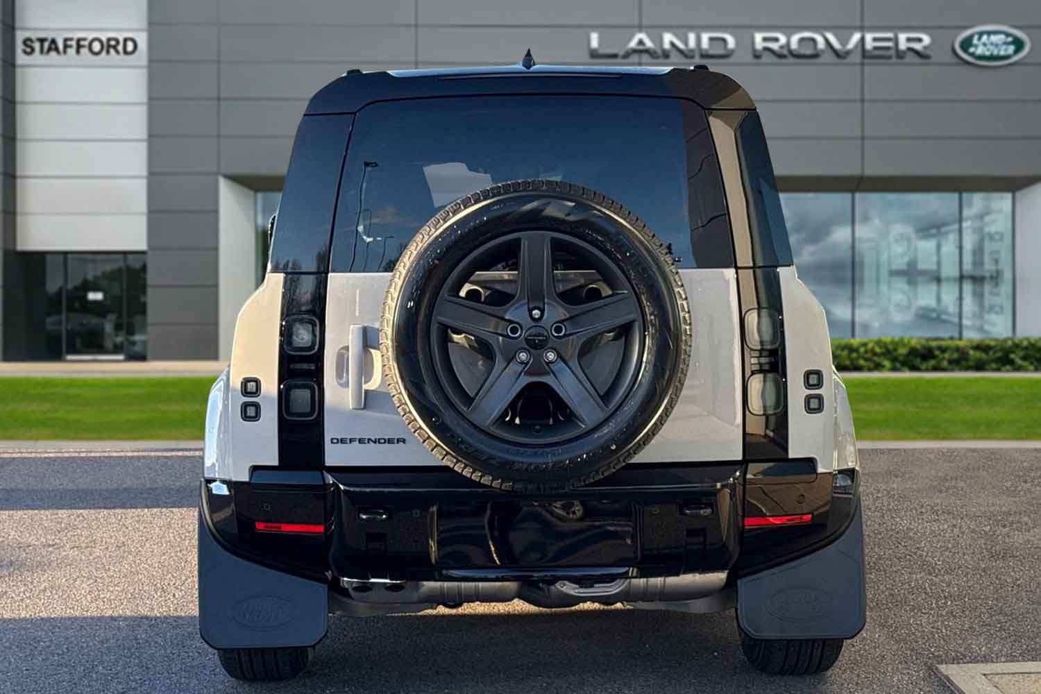 Used Land Rover Defender 110 2026 for sale - 76590426: Photo 6