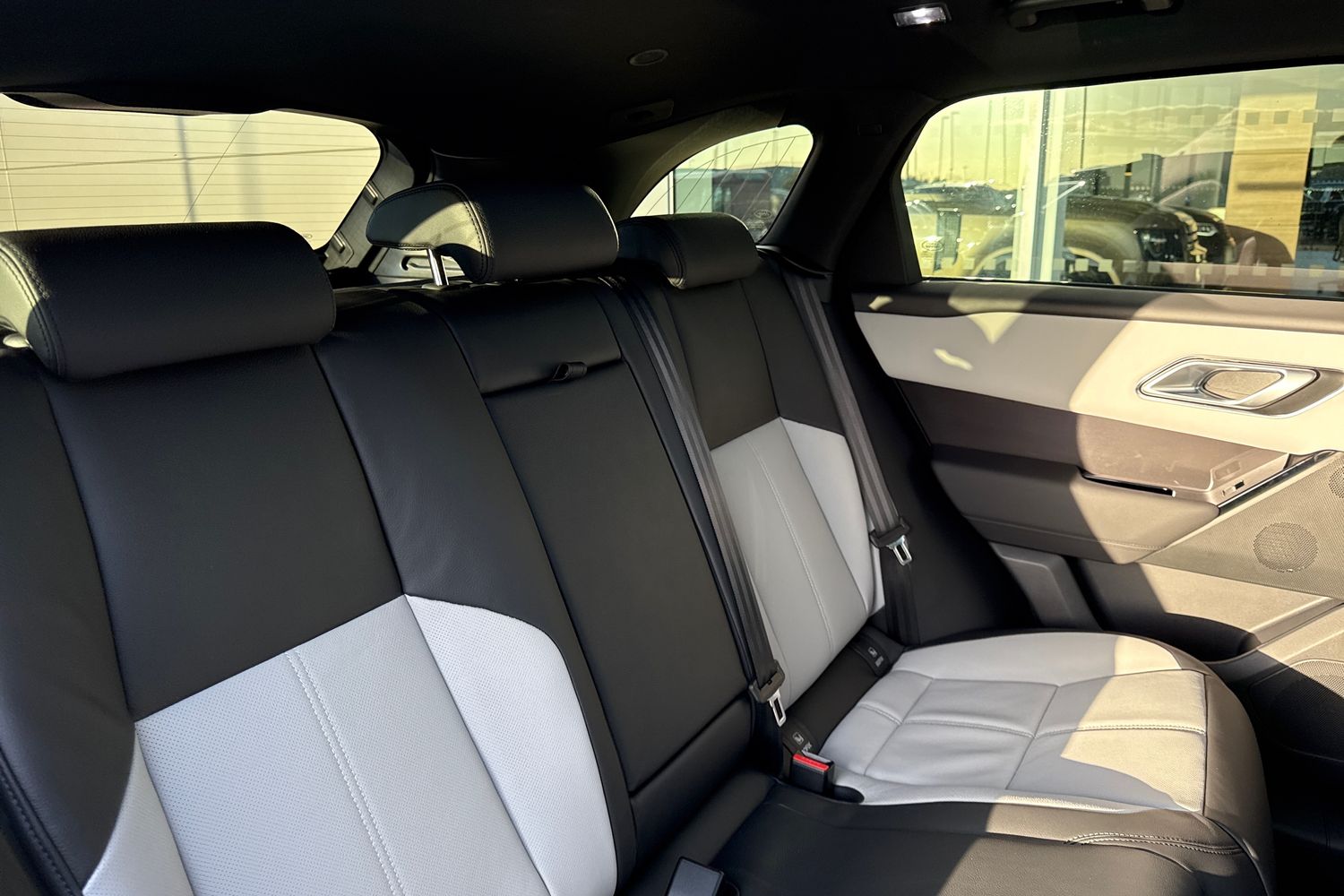 Used Land Rover Range Rover Velar 2025 for sale - 76364582: Photo 12