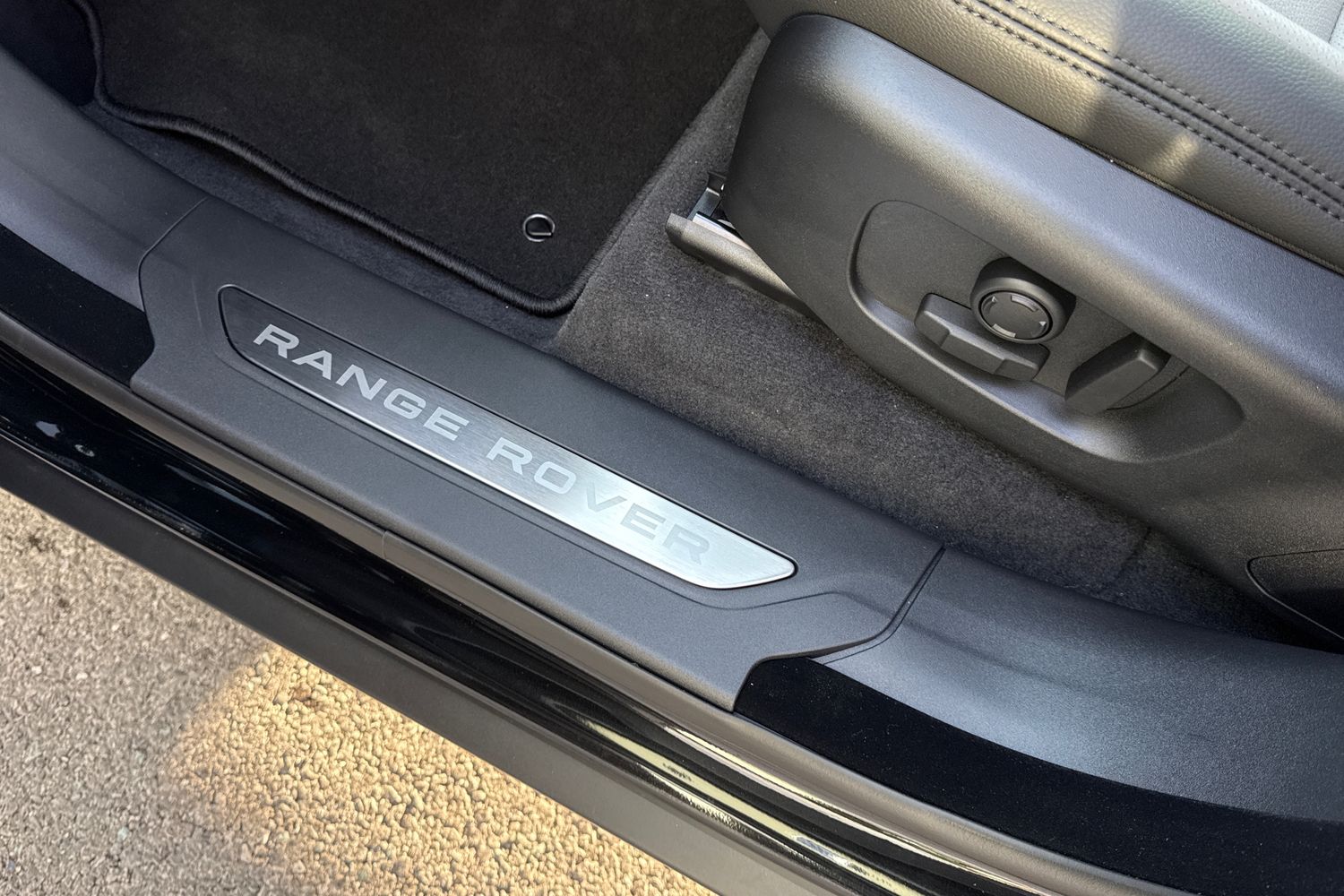 Used Land Rover Range Rover Velar 2025 for sale - 76364582: Photo 40