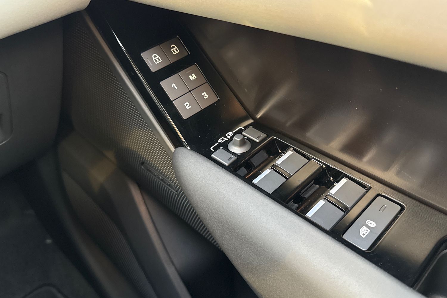 Used Land Rover Range Rover Velar 2025 for sale - 76364582: Photo 41