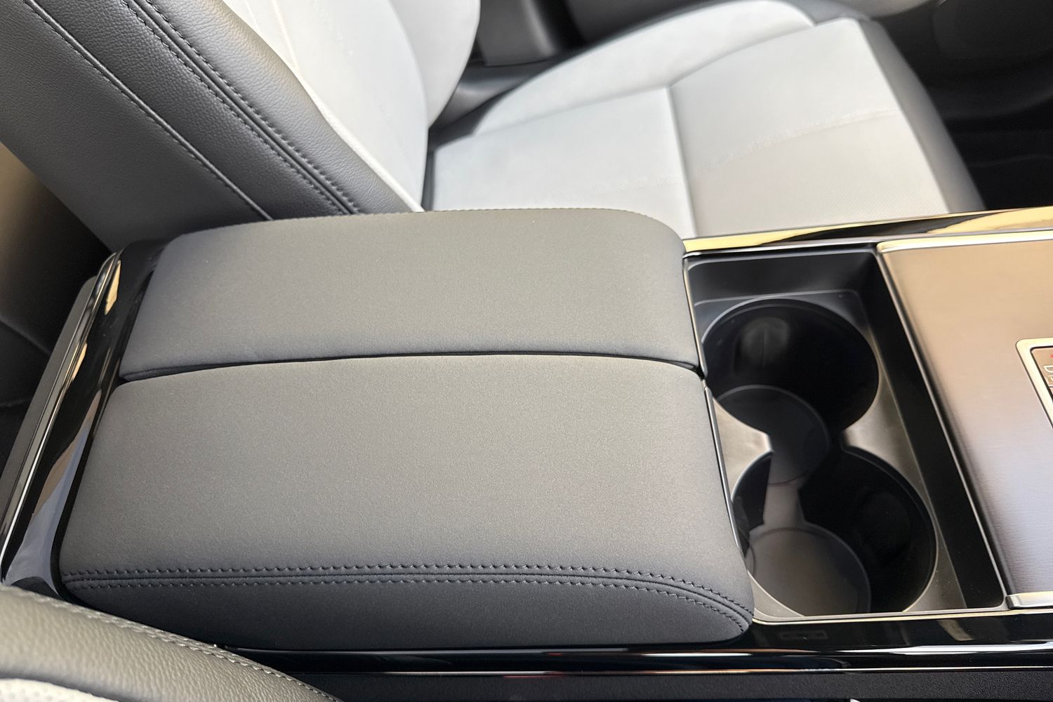 Used Land Rover Range Rover Velar 2025 for sale - 76364582: Photo 53