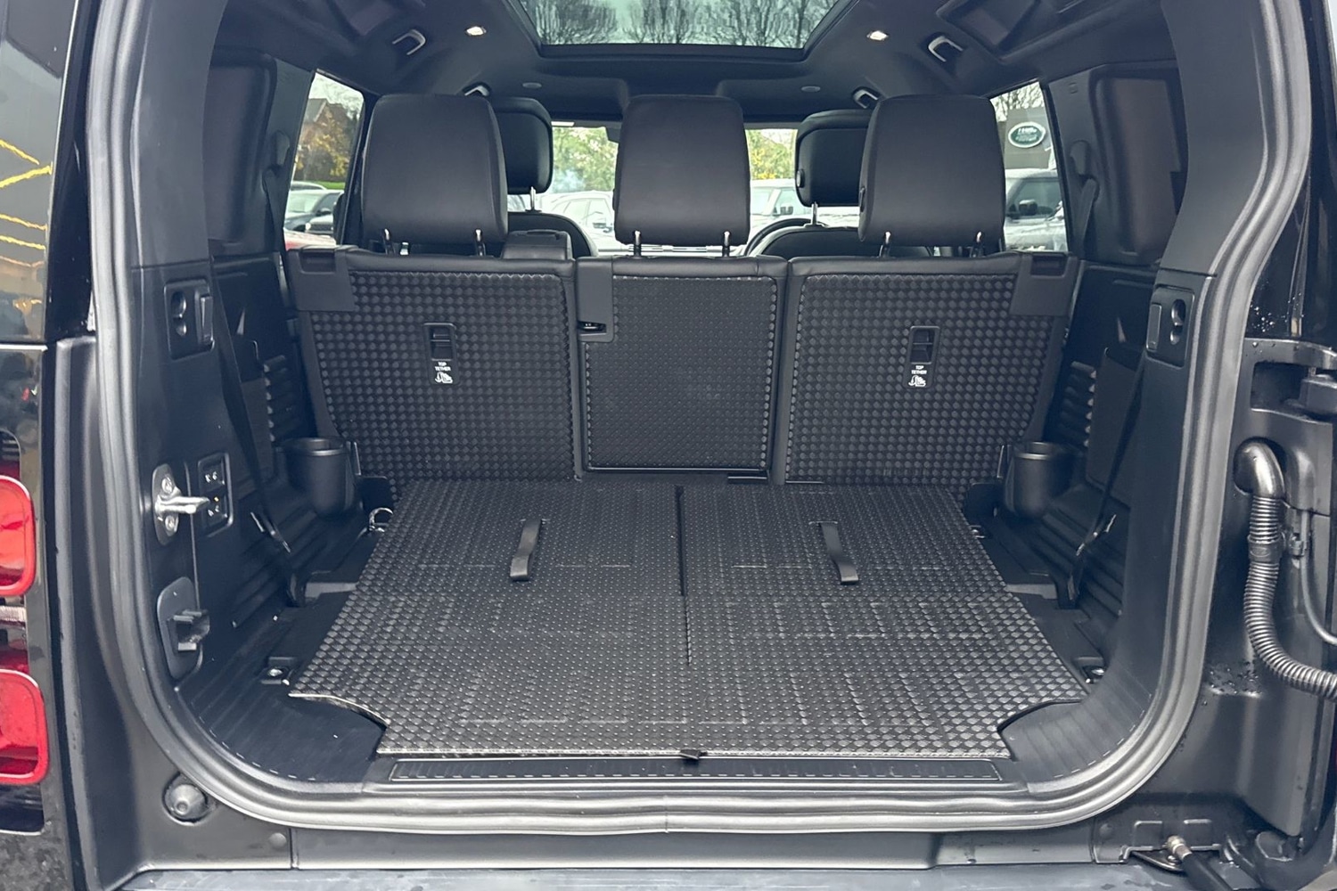 Used Land Rover Defender 110 2024 for sale - 76844553: Photo 11