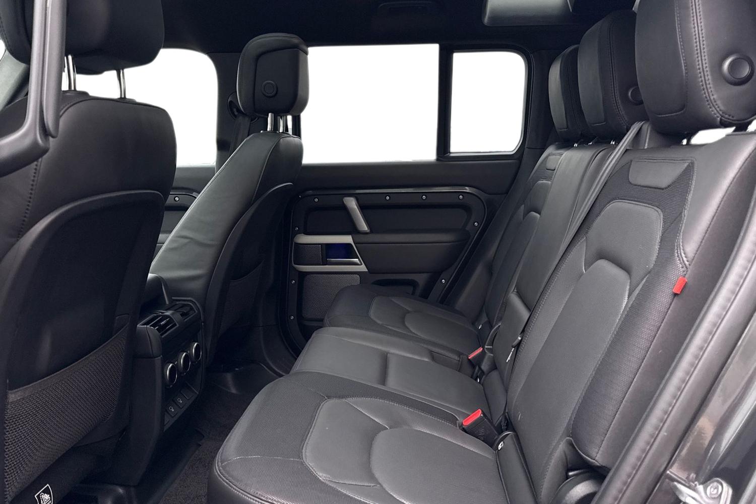 Used Land Rover Defender 110 2024 for sale - 76844553: Photo 4