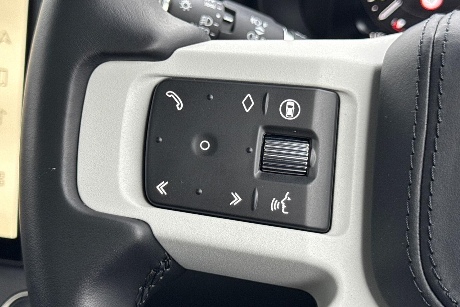 Used Land Rover Defender 2025 for sale - 77747750: Photo 34