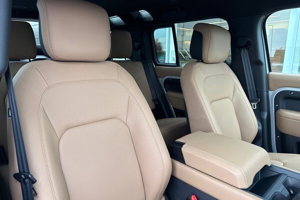 Used Land Rover Defender 110 2025 for sale - 76249208: Photo 10