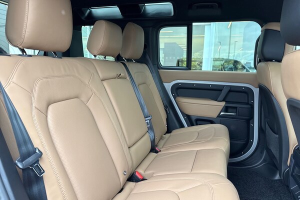 Used Land Rover Defender 110 2025 for sale - 76249208: Photo 12