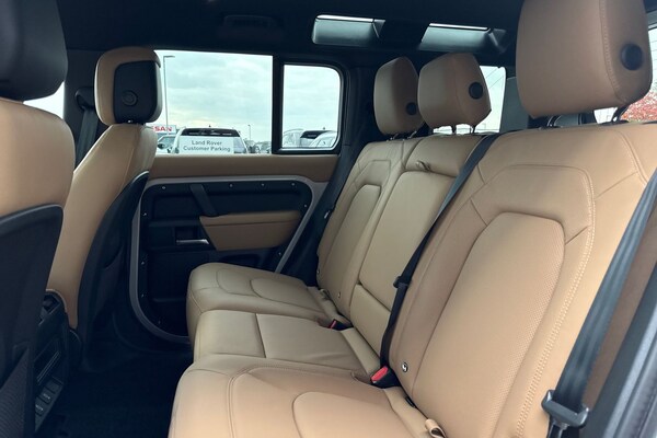Used Land Rover Defender 110 2025 for sale - 76249208: Photo 13