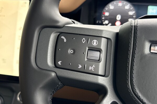 Used Land Rover Defender 110 2025 for sale - 76249208: Photo 17