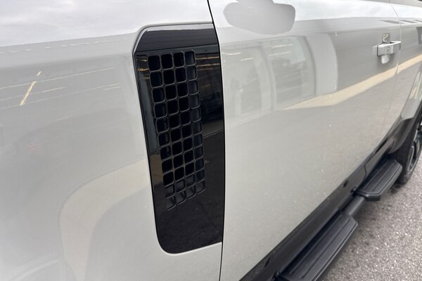 Used Land Rover Defender 110 2025 for sale - 76249208: Photo 24