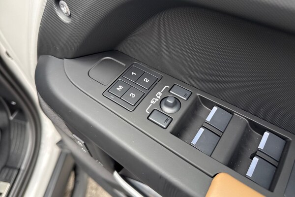 Used Land Rover Defender 110 2025 for sale - 76249208: Photo 36