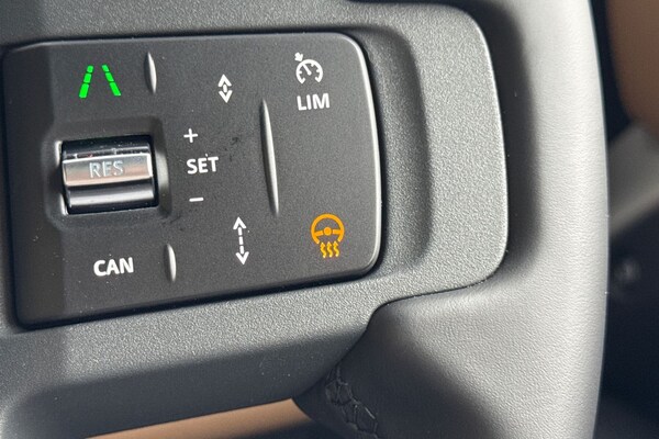 Used Land Rover Defender 110 2025 for sale - 76249208: Photo 40
