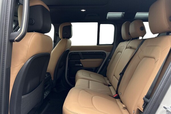 Used Land Rover Defender 110 2025 for sale - 76249208: Photo 4