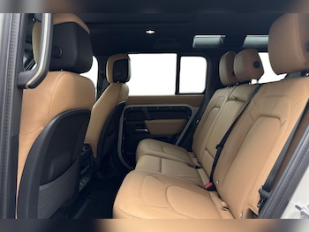 Used Land Rover Defender 110 2025 for sale - 76249208: Photo 4