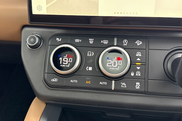 Used Land Rover Defender 110 2025 for sale - 76249208: Photo 50