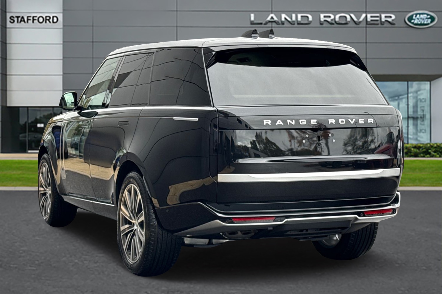 Used Land Rover Range Rover 2025 for sale - 76330786: Photo 2