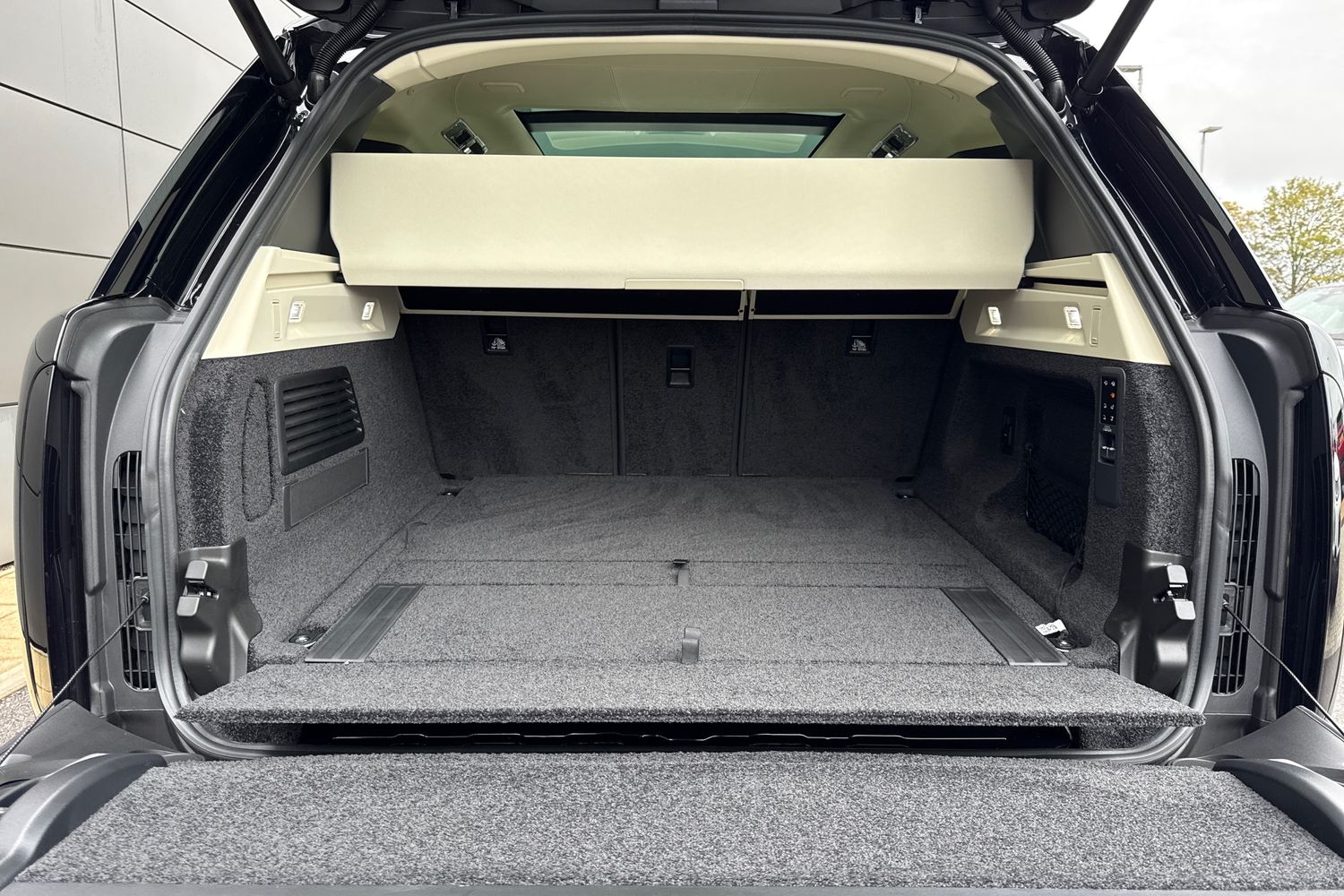 Used Land Rover Range Rover 2025 for sale - 76330786: Photo 26