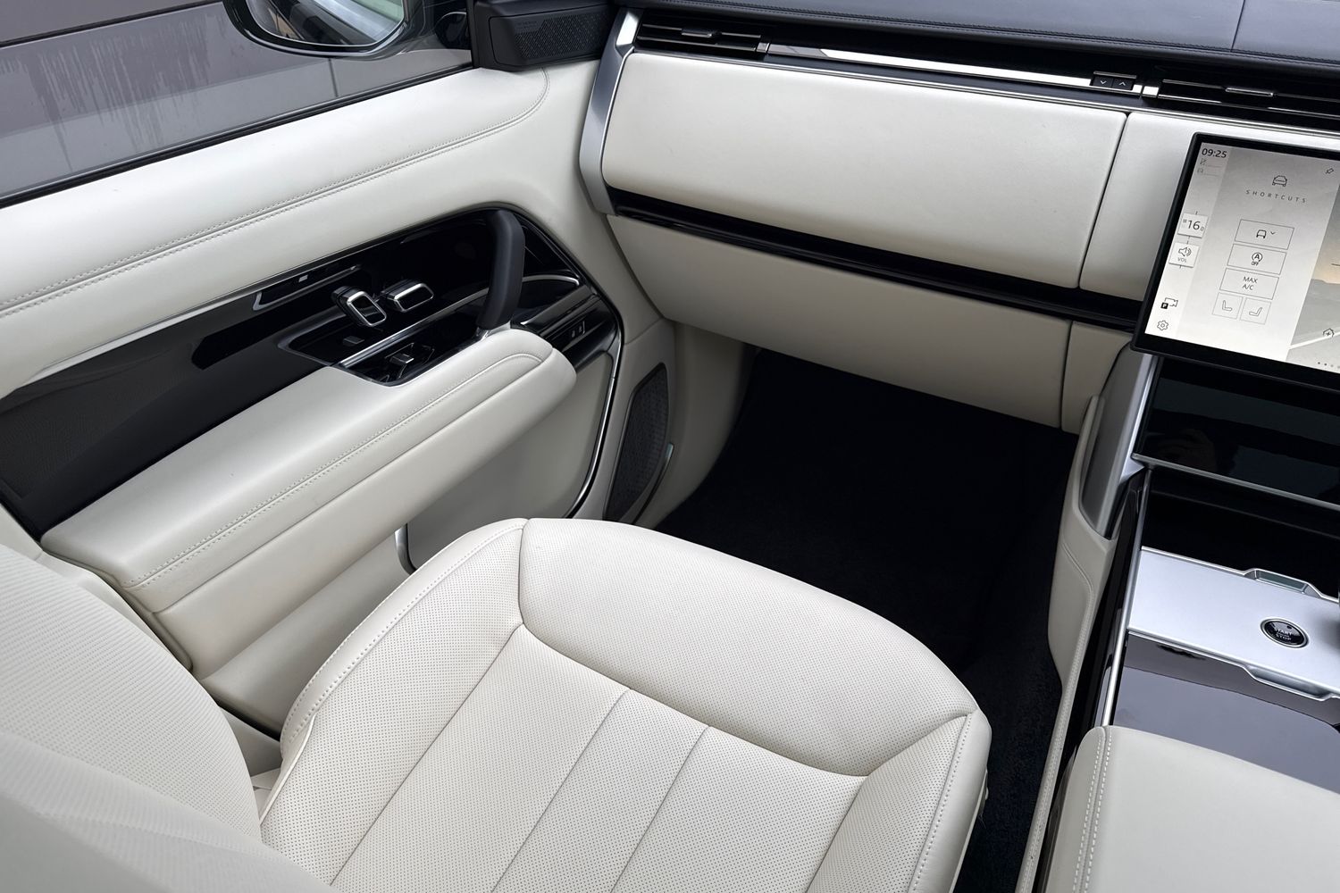 Used Land Rover Range Rover 2025 for sale - 76330786: Photo 37