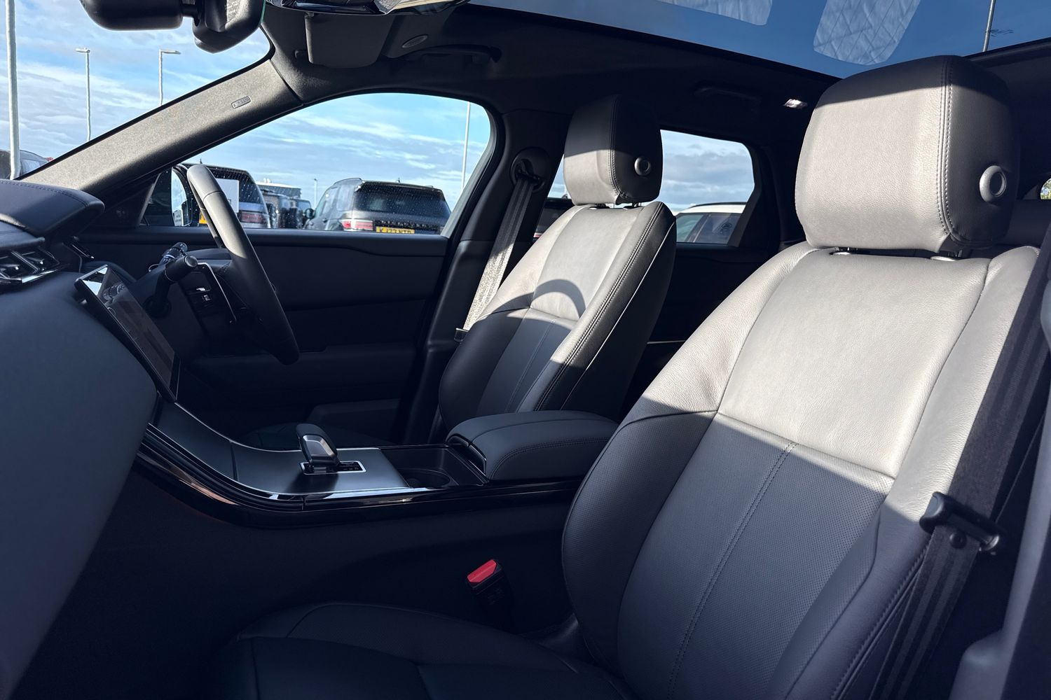 Used Land Rover Range Rover Velar 2025 for sale - 76330800: Photo 11