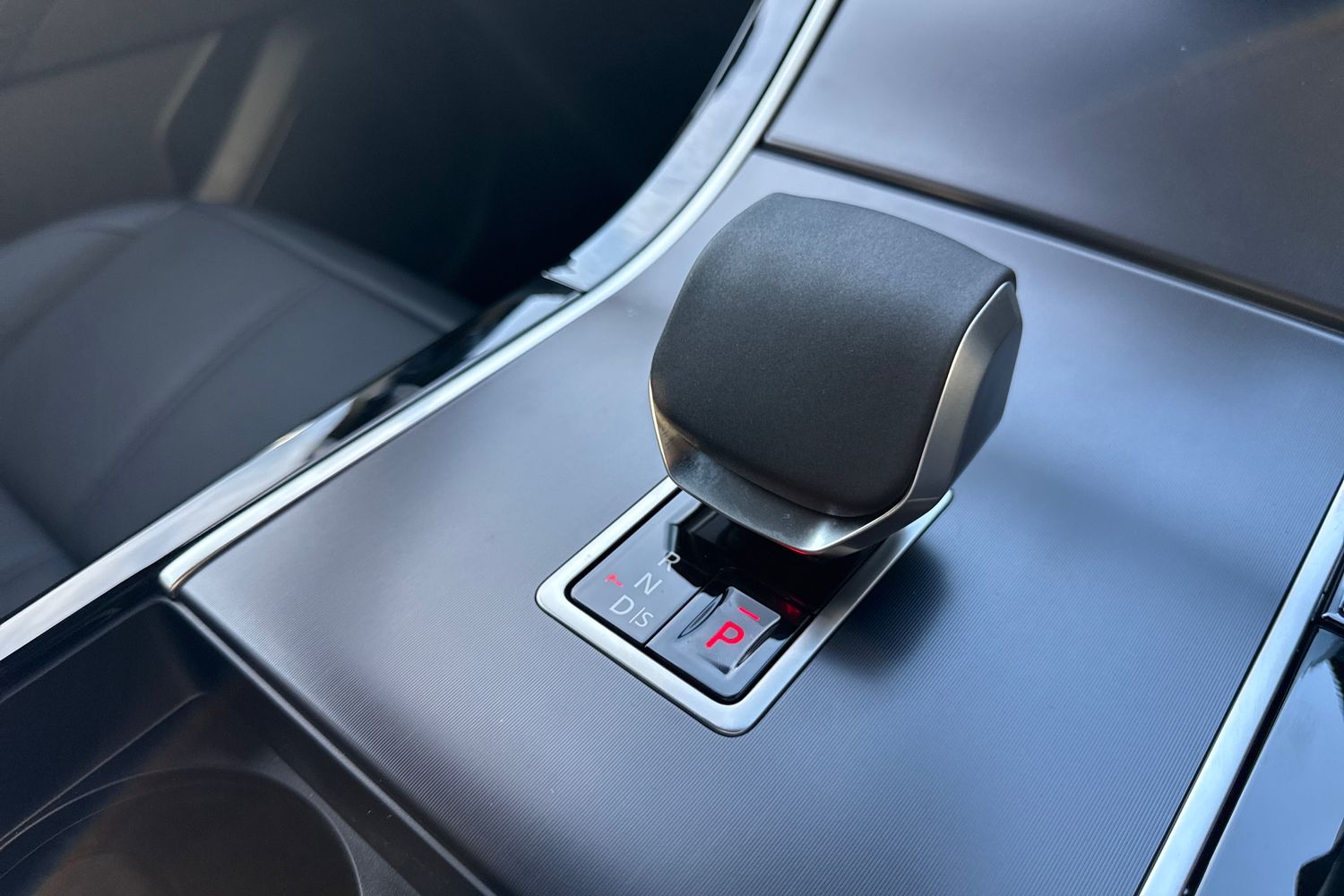 Used Land Rover Range Rover Velar 2025 for sale - 76330800: Photo 16