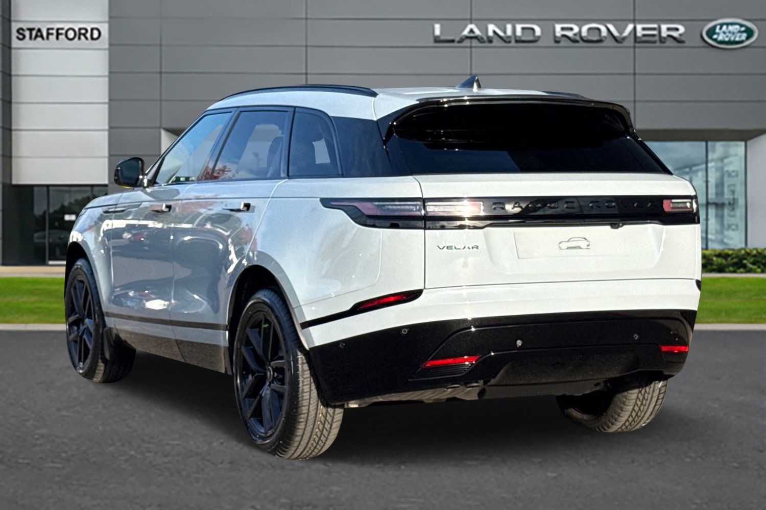 Used Land Rover Range Rover Velar 2025 for sale - 76330800: Photo 2