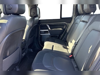 Used Land Rover Defender 110 2023 for sale - 75931344: Photo
