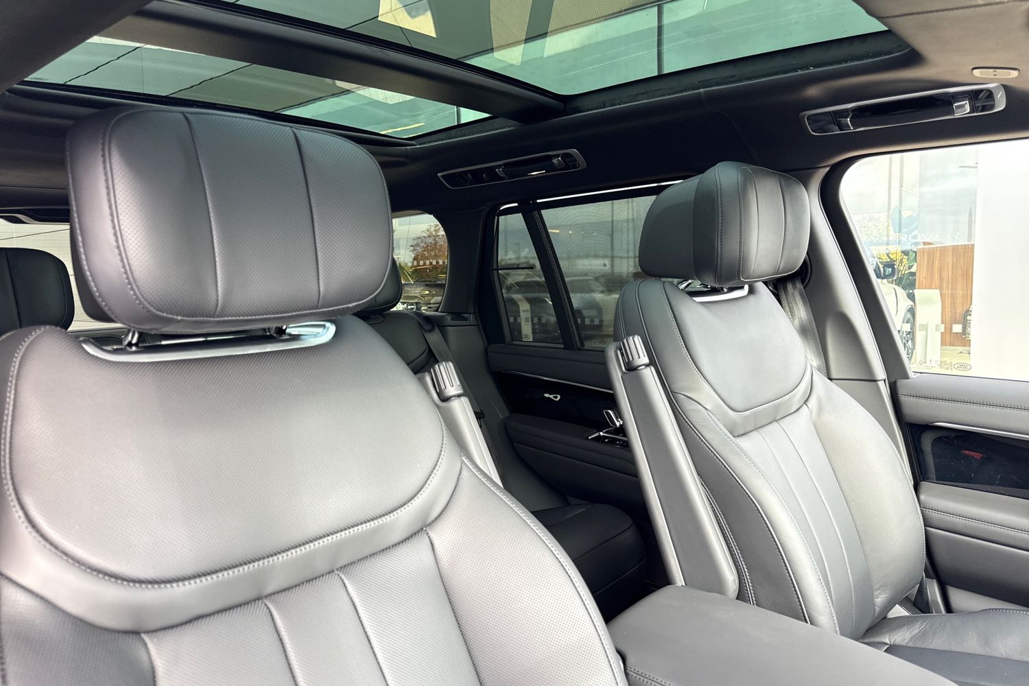 Used Land Rover Range Rover 2025 for sale - 76330819: Photo 10