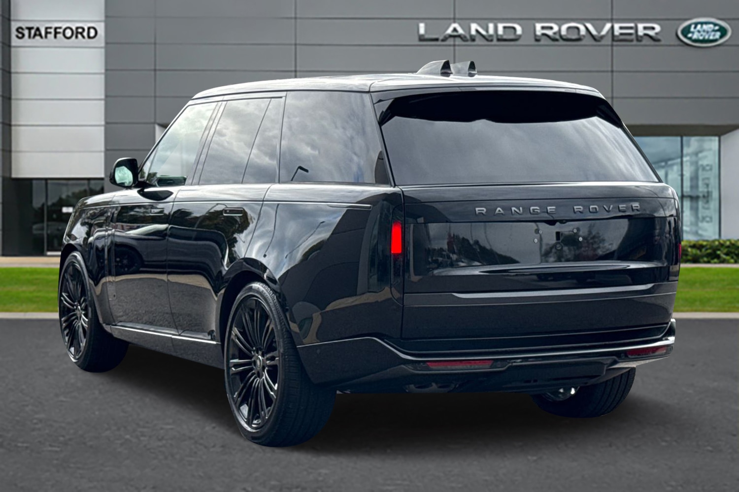 Used Land Rover Range Rover 2025 for sale - 76330819: Photo 2