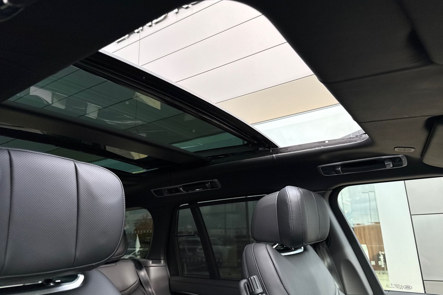 Used Land Rover Range Rover 2025 for sale - 76330819: Photo 32