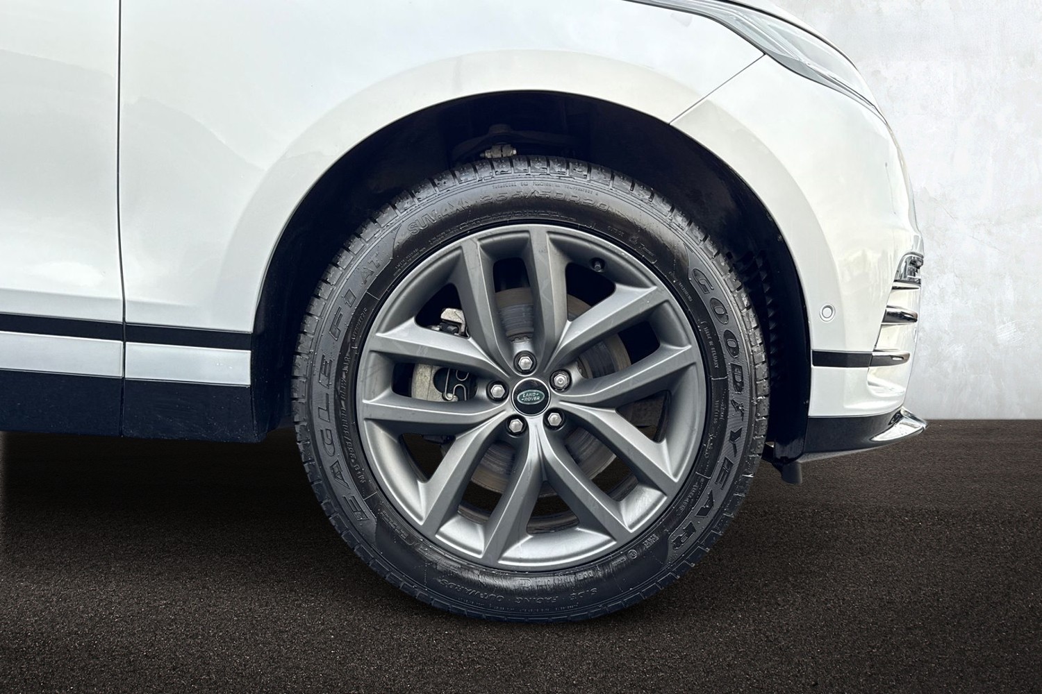 Used Land Rover Range Rover Velar 2023 for sale - 76876017: Photo 9