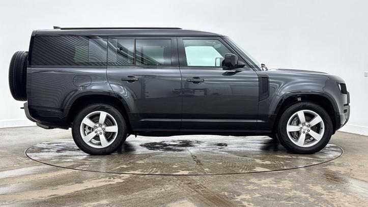 Used Land Rover Defender 2025 for sale - 77340974: Photo 5