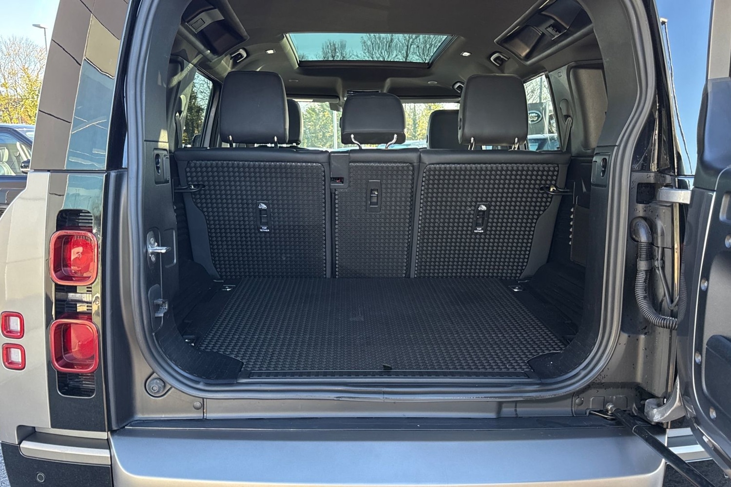 Used Land Rover Defender 110 2024 for sale - 76711818: Photo 11