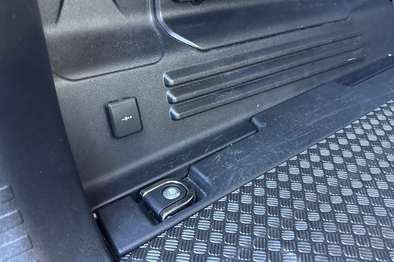 Used Land Rover Defender 110 2024 for sale - 76711818: Photo 28