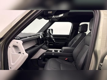 Used Land Rover Defender 2025 for sale - 77919332: Photo