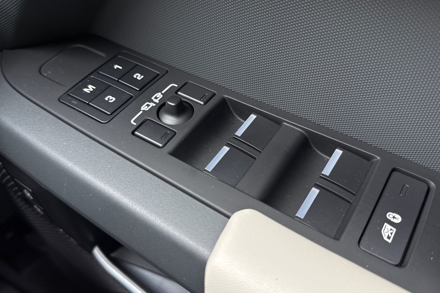 Used Land Rover Defender 110 2024 for sale - 76065153: Photo 39