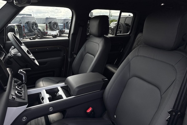 Used Land Rover Defender 130 2025 for sale - 74287305: Photo 11